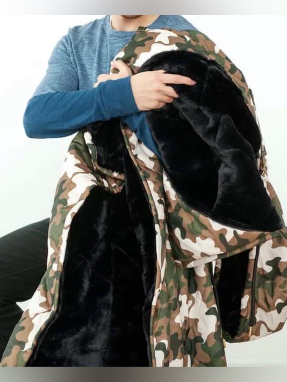 NEW - Minky Couture - Everywhere Blanket - Camo Design w/ Black Plush side & Bag